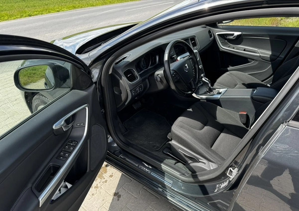 Volvo V60 cena 39999 przebieg: 235000, rok produkcji 2015 z Pajęczno małe 436